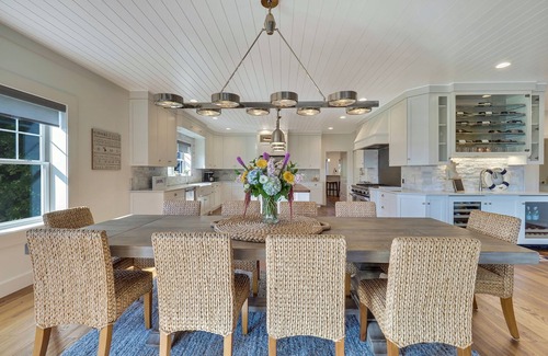 Charlevoix House | Stunning Lakeview Home with 5 Bedrooms and 6k SqFt of Modern, High-End Amenities
