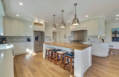 Charlevoix House | Stunning Lakeview Home with 5 Bedrooms and 6k SqFt of Modern, High-End Amenities