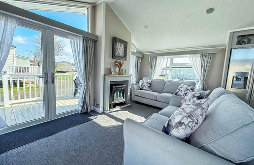 Hunstanton House | Stunning lodge with decking at Manor Park near Hunstanton Beach ref 23066W