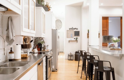 Kaufman Apartment | Stunning Loft On the Square