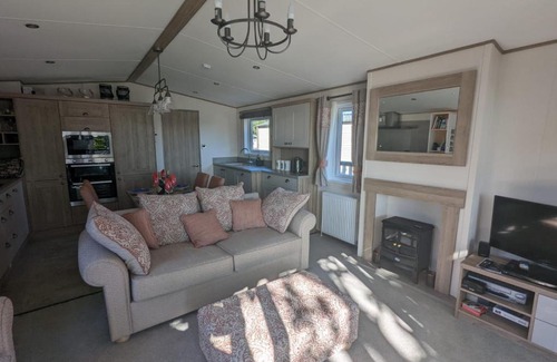 New Forest District Resort | STUNNING LUXURY Caravan on edge of New Forest on SHOREFIELD Country Park ENTERTAINMENT AND LEISURE PASSES INCLUDED