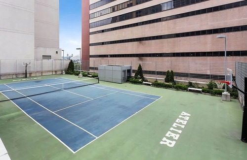 Hell's Kitchen Condo | Stunning luxury high-rise with amazing views of the Hudson river mid Manhattan