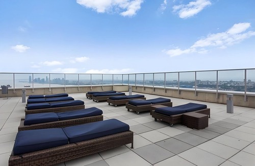 Hell's Kitchen Condo | Stunning luxury high-rise with amazing views of the Hudson river mid Manhattan