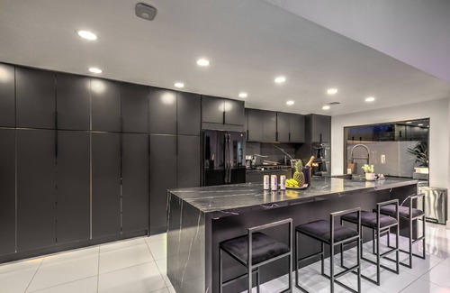 Las Vegas House | Stunning Luxury Villa,5 BR,4.5 BA Pool/Jacuzzi/Gym