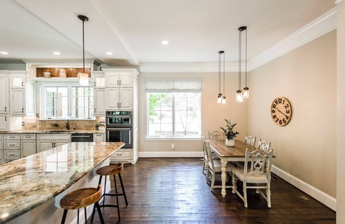 Mount Juliet Villa | Stunning Luxury Villa on the Lake - Play in Nashville, Relax at the Lake!