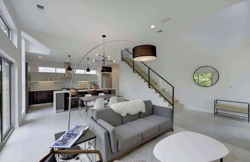 Tarrytown House | Stunning Modern Home w Pool and Hot Tub in Tarrytown