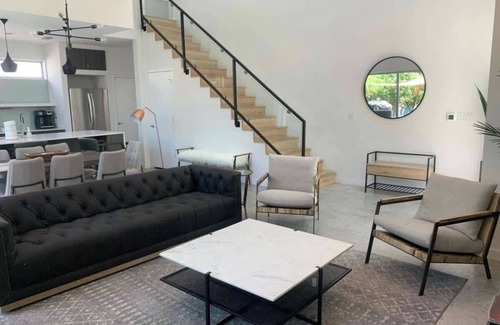 Tarrytown House | Stunning Modern Home w Pool and Hot Tub in Tarrytown
