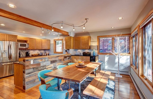 Forest Hills House | Stunning Mountain Modern Home, Breathtaking Views Of Slopes Minutes From Gondola