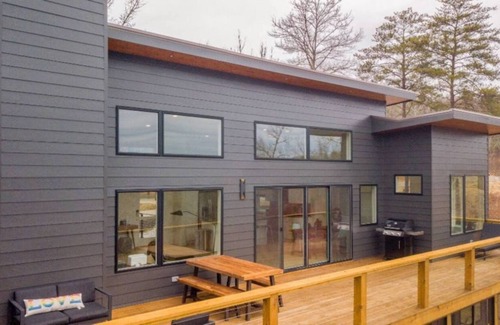 Young Harris House | Stunning mountain views/ EcoModMtn /Modern inspired architecture