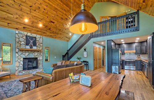 Murphy Cabin | STUNNING Mountain VIEW Lodge for 14!