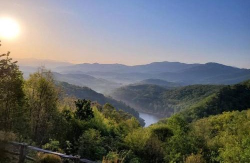 Bryson City House | Stunning mtn. views! 4br with all the amenities! - VISTA VIBES-