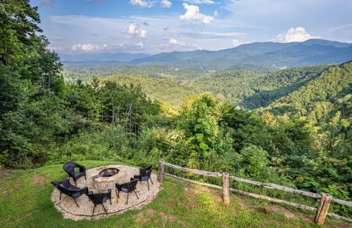 Bryson City House | Stunning mtn. views! 4br with all the amenities! - VISTA VIBES-