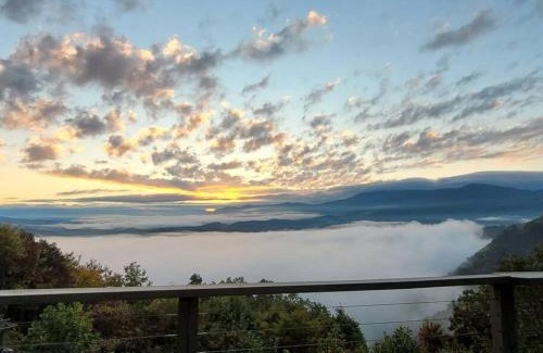 Bryson City House | Stunning mtn. views! 4br with all the amenities! - VISTA VIBES-