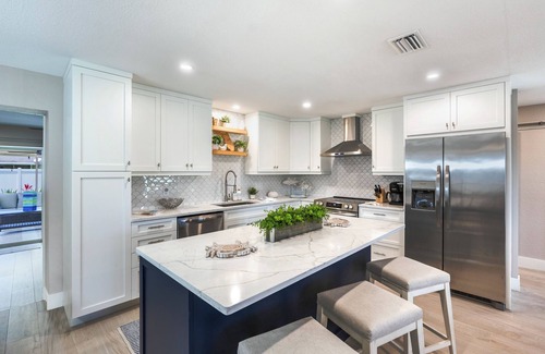 Cypress Lake House | *Stunning New listing* Location! Complete renovation/lush yard. King beds