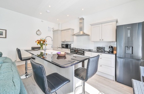 Torquay Apartment | Stunning, newly refitted apartment is a quiet location perfect for exploring all that The English Ri
