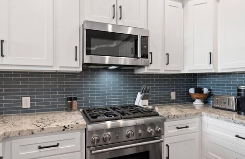 Newport Coast House | Stunning Newport Coast elegance & style. Luxe living near 5 star shops & dining.