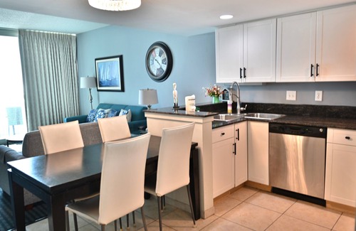 Downtown Myrtle Beach Condo | ❤️Stunning Ocean Front 2BD/2BA, in Heart of Myrtle Beach New 50” Smart TV