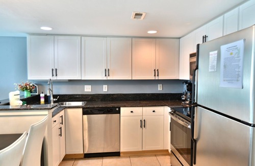 Downtown Myrtle Beach Condo | ❤️Stunning Ocean Front 2BD/2BA, in Heart of Myrtle Beach New 50” Smart TV