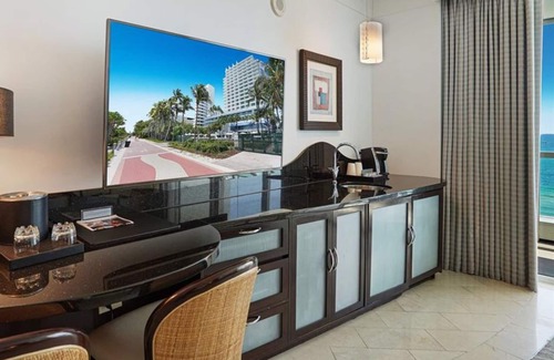 Mid Beach Condo | Stunning Ocean Front suite with free parking and spa passes