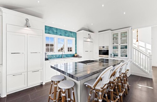 North Beach Haven House | Stunning Ocean-Side 4 Bedroom Property with a Hot Tub and Endless Views