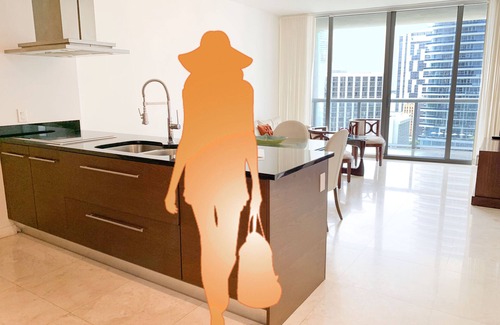 Downtown Miami Apartment | Stunning Ocean Views + 5-Star Amenities @ Best Location!