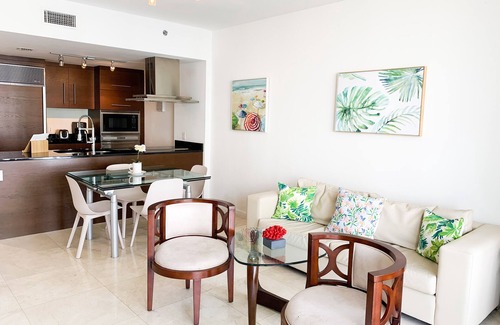 Downtown Miami Apartment | Stunning Ocean Views + 5-Star Amenities @ Best Location!
