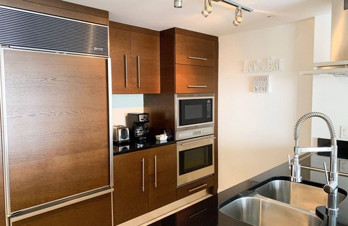 Downtown Miami Apartment | Stunning Ocean Views + 5-Star Amenities @ Best Location!
