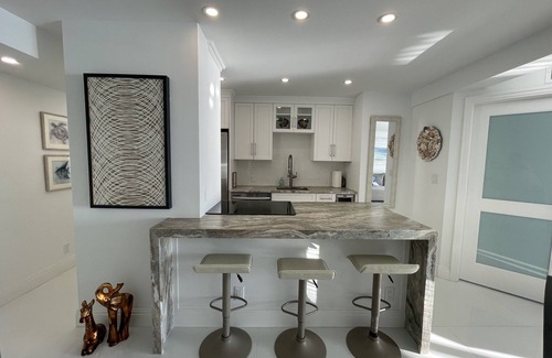 Moorings House | Stunning Oceanfront BeachCondo