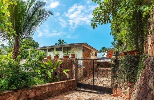 Conchas Chinas Villa | Stunning Oceanview Villa with Amazing sunsets - Villa Castillo - Chef prepared Breakfast 5BD Villa for rent in Conchas Chinas, Puerto vallarta