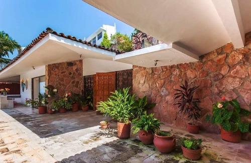 Conchas Chinas Villa | Stunning Oceanview Villa with Amazing sunsets - Villa Castillo - Chef prepared Breakfast 5BD Villa for rent in Conchas Chinas, Puerto vallarta
