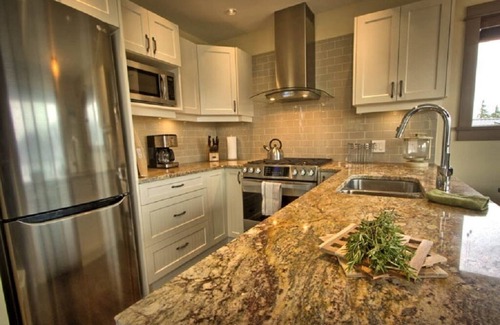 Port Renfrew Cottage | Stunning Oceanview Cottage - 3 Bedroom + Sauna - Pet Friendly