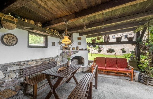 Bela nad Radbuzou Villa | Stunning private villa for 6 people with TV, patio, pets allowed and parking