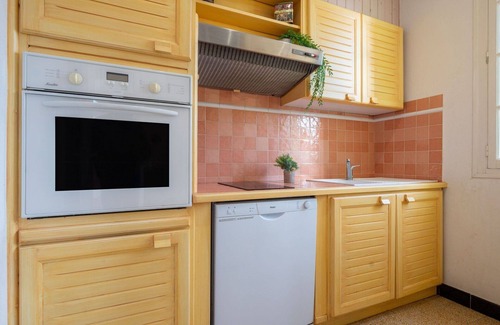 Le Grand Large House | Stunning private villa for 6 guests with A/C, WIFI, TV and pets allowed