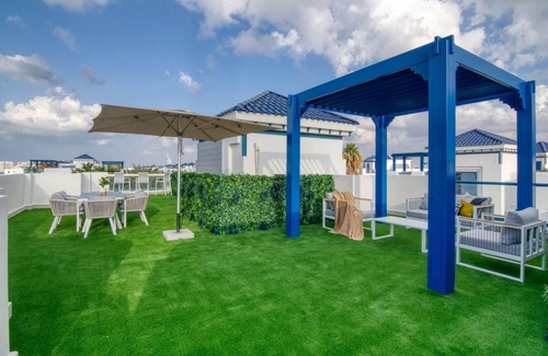 Palm Jumeirah Villa | Stunning Palm Villa with Roof Garden, Pool, Beach