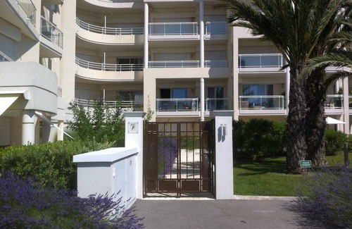 La Bocca Apartment | Stunning panoramic sea front holiday apartment in Cannes, France