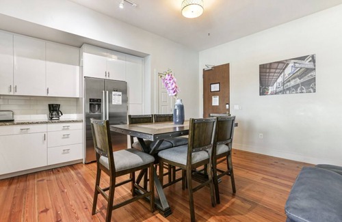 Central Business District Hotel | Stunning Penthouse with Rooftop Terrace near Canal street