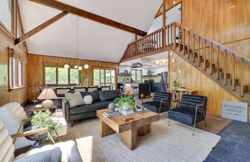 Albrightsville House | Stunning Pocono cabin w/hot tub, game room, fire pit, lake