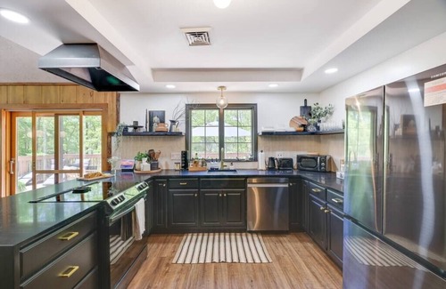 Albrightsville House | Stunning Pocono cabin w/hot tub, game room, fire pit, lake