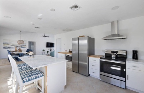 Murex Lakes House | Stunning Pool Home, Steps to Beach, Free Bikes