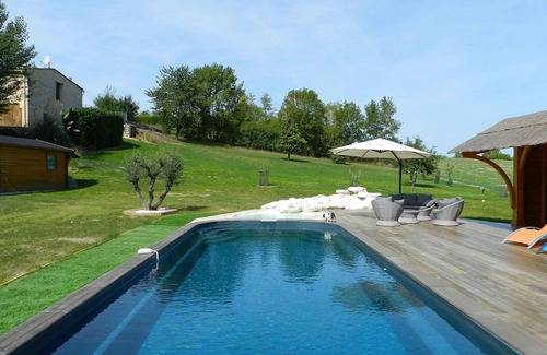 Monflanquin House | Stunning private villa for 8 guests with WIFI, private pool, TV, terrace and pets allowed