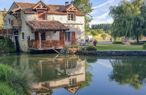 Monflanquin House | Stunning private villa for 8 guests with WIFI, private pool, TV, terrace and pets allowed