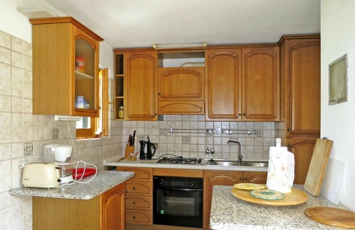 Porto Valtravaglia House | Stunning private villa for 6 guests with TV, patio and pets allowed