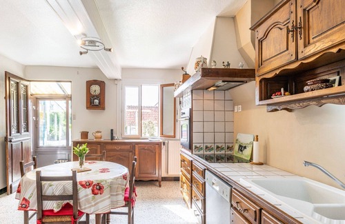 Mesnieres-en-Bray House | Stunning private villa for 4 guests with WIFI, TV, terrace and pets allowed