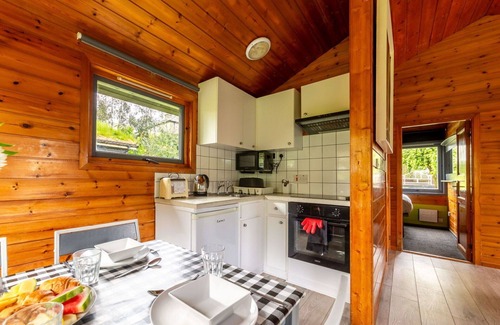 Brazzacott House | Stunning private villa for 4 people with WIFI, hot tub, TV, terrace, pets allowed and panoramic .