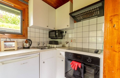 Brazzacott House | Stunning private villa for 4 people with WIFI, hot tub, TV, terrace, pets allowed and panoramic .