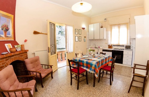 Cascine-La Croce Villa | Stunning private villa with WIFI, private pool, TV, veranda and pets allowed, close to Lucca