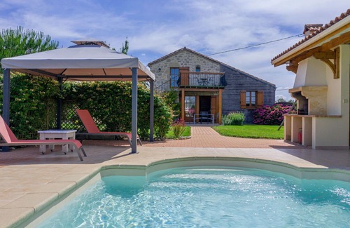 Madaillan Villa | Stunning private villa for 6 people with A/C, private pool, WIFI, TV, terrace and pets allowed