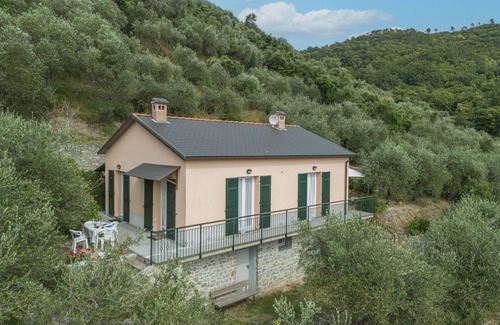 Sestri Levante House | Stunning private villa for 4 people with A/C, WIFI, TV and patio