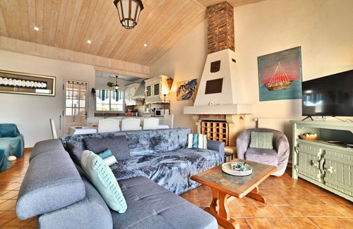 La Cotiniere Villa | Stunning private villa for 10 guests with WIFI, TV, terrace and parking
