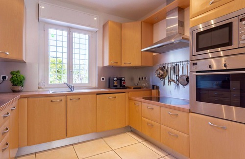 Les Restanques Villa | Stunning private villa for 8 guests with WIFI, A/C, private pool, TV, terrace and pets allowed